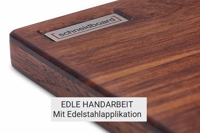 Detail Frühstücksbrettchen Nussbaum dreilagiges Holz und Edelstahlschild