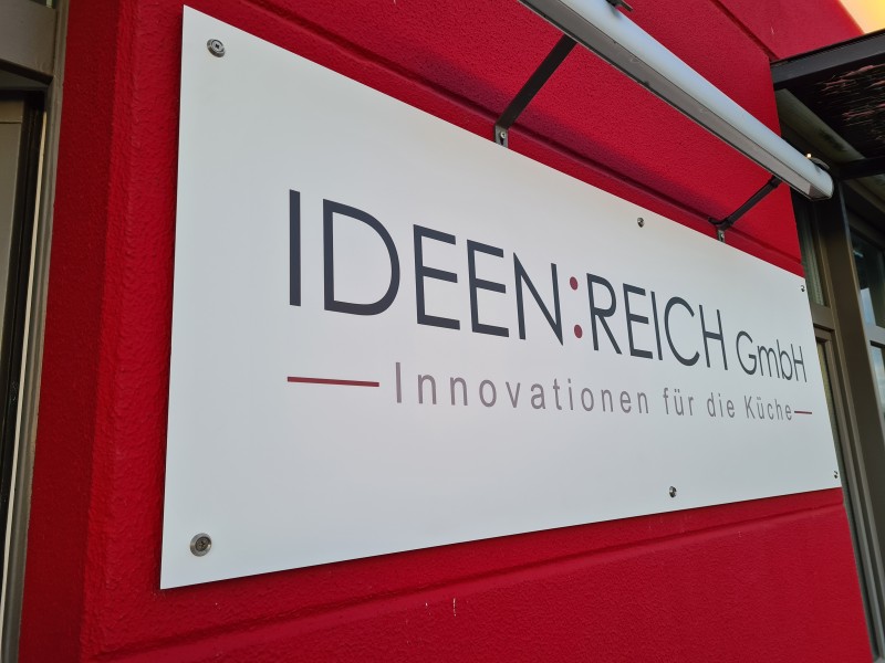 Firmenschild Gebäude IDEEN:REICH GmbH