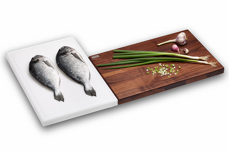 Two in One Nussbaum - Holz + PE 500 Schneidebrett Set aus Schneidebrett Kunststoff und Schneidebrett Nussbaum mit Fisch und Gemüse