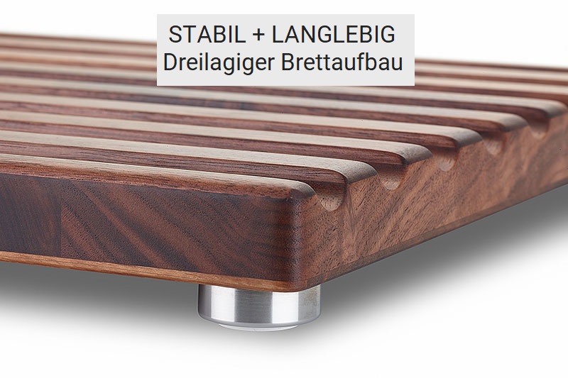 Detail dreilagiges Brotschneidebrett Nussbaum mit Edelstahlfuß