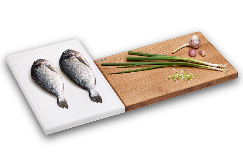Two in One Eiche - Holz + PE 500 Schneidebrett Set aus Schneidebrett Kunststoff und Schneidebrett Eiche mit Fisch und Gemüse