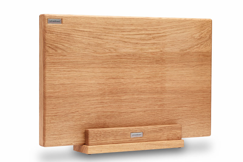 Schneidebrett Eiche aufrecht stehend in passendem Halter in Eiche