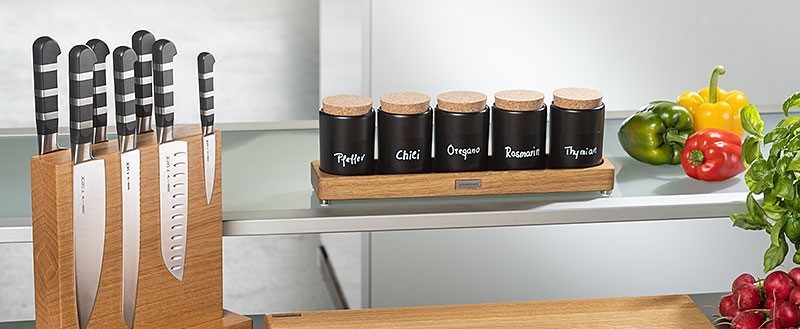 Set aus Schneidbrett Eiche mit Messerblock Eiche